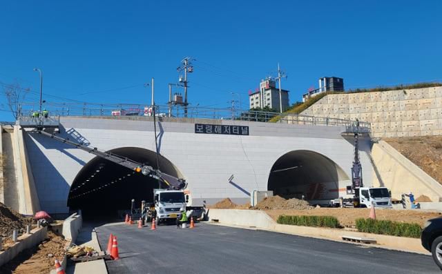 마무리 공사가 한창인 보령해저터널. 충남도 제공