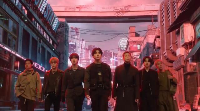 하이브가 4일 공개한 웹툰 '세븐 페이트: 차코' 이미지. 그룹 방탄소년단 일곱 멤버가 '범 사냥꾼'으로 나온다. 하이브 사업 설명회 영상 캡처