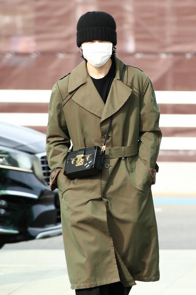 지난 17일 오후 인천국제공항을 통해 미국 LA로 출국한 방탄소년단 지민. 연합뉴스