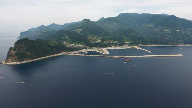 울릉공항이 들어설 울릉군 울릉읍 사동항 일대 전경. DL이앤씨(옛 대림산업) 제공