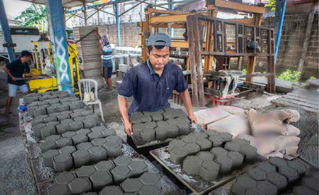 인도네시아 기업 리브릭스가 플라스틱 쓰레기로 만든 벽돌. 리브릭스 홈페이지 캡처