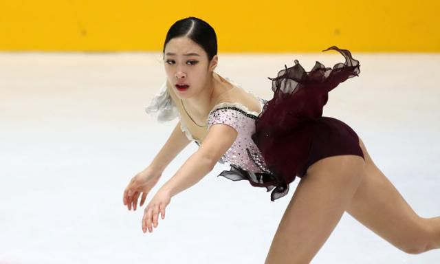 유영이 9일 오후 경기도 의정부 실내빙상장에서 열린 KB금융 코리아 피겨스케이팅 챔피언십 2022 여자 싱글 프리스케이팅에서 연기를 펼치고 있다. 뉴시스