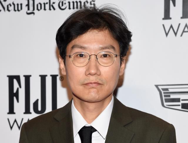 황동혁 감독이 지난해 미국 뉴욕의 치프리아니 월스트리트에서 열린 고담 어워즈에 참석해 포토타임을 갖고 있다. 뉴욕=AP/뉴시스