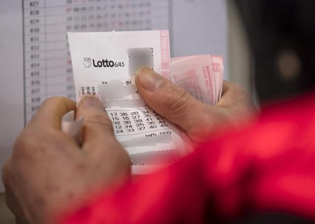 기사 내용과 관련 없는 동행복권 로또 구매자. 연합뉴스