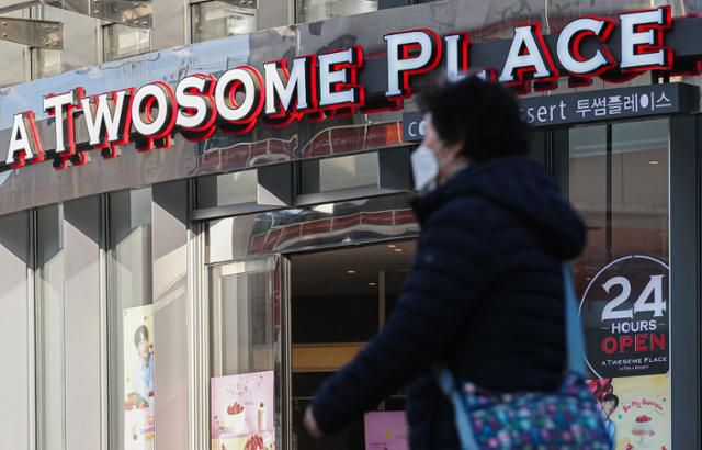 지난달 27일 오후 서울 시내 투썸플레이스 매장 모습. 뉴시스