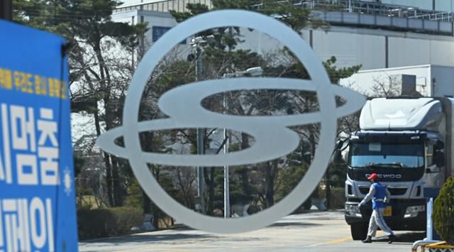 28일 경기도 평택시 쌍용자동차 평택 공장 정문 모습. 뉴시스