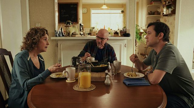 조쉬는 무명 뮤지션인 아버지처럼 되지 않을까 불안했다. 애플TV플러스 제공