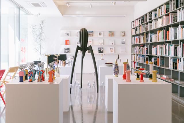 서울 종로구 현대카드 디자인 라이브러리의 'ALESSI 100 Values Collection: 일상을 예술로 바꾸는 디자인' 전시장 전경. 현대카드 디자인 라이브러리 제공