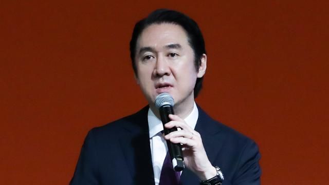 이진형 하이브 CCO가 9일 미국 라스베이거스 MGM 그랜드 콘퍼런스 센터에서 진행된 ‘BTS 퍼미션 투 댄스 더 시티 - 라스베이거스’ 간담회에서 질문에 답하고 있다. 하이브 제공