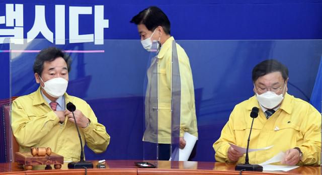 2020년 9월 당시 더불어민주당 이낙연(왼쪽부터) 대표와 노웅래 최고위원, 김태년 원내대표가 국회에서 열린 최고위원회의에 참석하고 있다. 오대근 기자