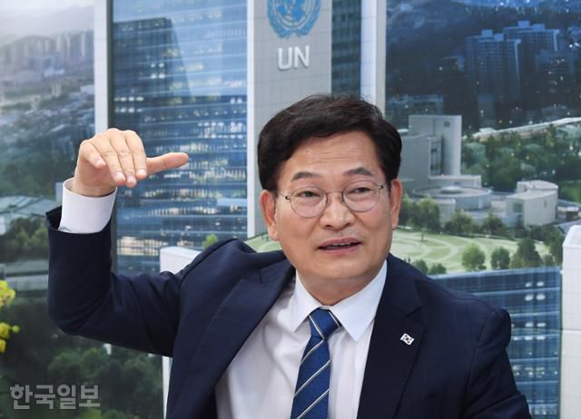 송영길 더불어민주당 서울시장 후보가 18일 서울 무교동 선거 캠프에서 한국일보와 인터뷰를 하고 있다. 고영권 기자