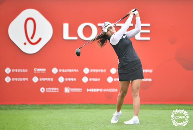 성유진이 4일 인천 베어즈베스트 청라에서 열린 2022 롯데 오픈 3라운드에서 1번홀 티샷을 하고 있다. KLPGA 제공