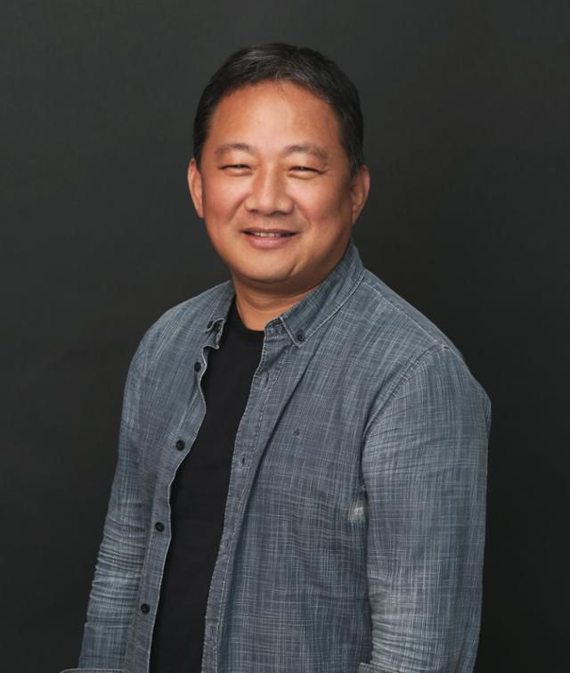 이이남 미디어아트 작가는 2일 한국일보와의 인터뷰에서 국악관현악과 미디어 아트의 만남은 세계 최초가 아닌가 싶다. 부담이 크다라면서도 새로운 작업에 대한 기대감을 드러냈다. 국립극장 제공