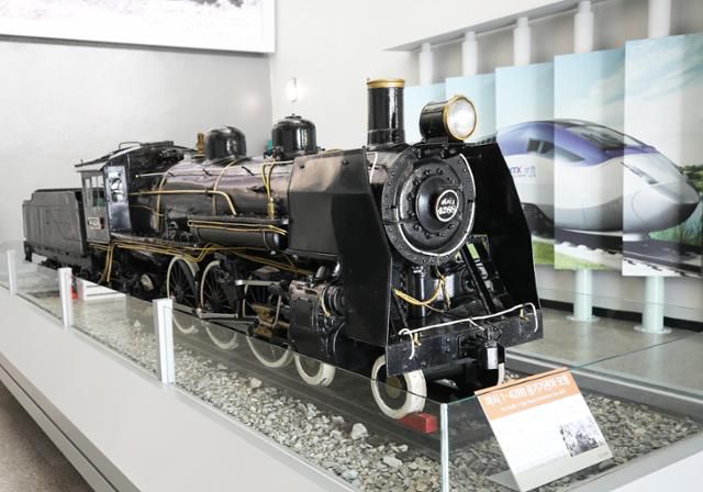 1930년 국내 지형 조건에 맞게 자체 생산한 파시1형 증기기관차 축소 모형. ⓒ박준규