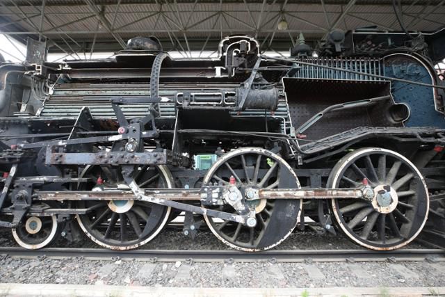 내부구조를 보여주기 위해 절반으로 절단한 터우5형 증기기관차 700호. ⓒ박준규