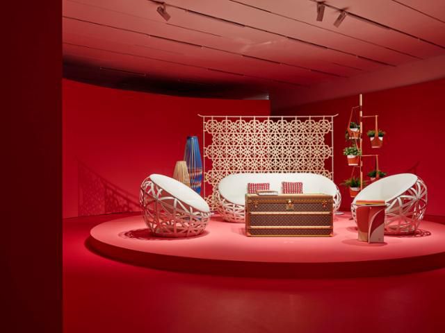 루이비통의 디자인 가구 전시회 '오브제 노마드'. 네덜란드의 디자인 거장 마르셀 반더스 스튜디오의 '다이아몬드 소파'와 '다이아몬드 암체어'. 루이비통 제공