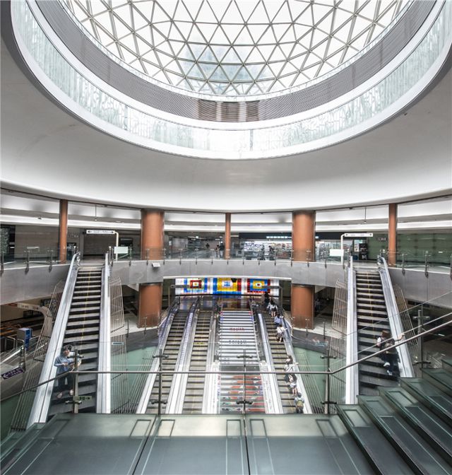 일반 건물 지하12층 깊이와 맞먹는 서울 지하철 6호선 녹사평역에 23.6m의 에스컬레이터가 설치돼 있다.서울교통공사 제공