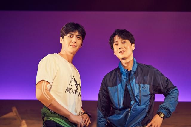 20일 서울 종로구에 위치한 아트원씨어터에서는 연극 '터칭 더 보이드' 프레스콜이 진행됐다. '터칭 더 보이드'는 1985년 영국인 산악가 조 심슨(Joe Simpson)의 회고록인 '친구의 자일을 끊어라'를 연극으로 재탄생시킨 작품이다. 연극열전 제공