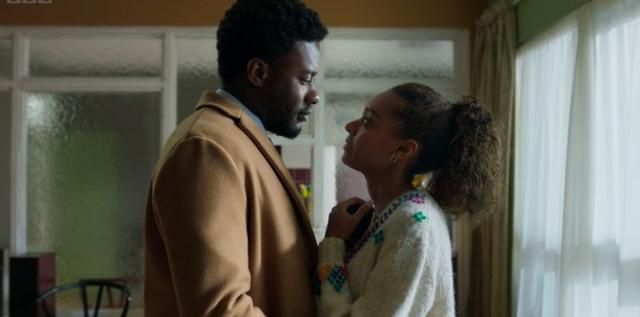 사랑의 희열은 짧다. 히어로는 연인 카이라가 갑자기 사라지자 일상을 잃는다. BBC 제공