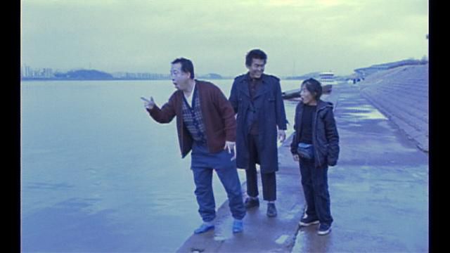 '싱크 앤 라이즈'는 한강에서 기이한 일이 벌어진다는 점에서 '괴물'의 정서와 맞닿아 있다. 왓챠 제공