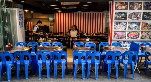 서울 중구 명동거리에 위치한 한 식당에 빈자리가 눈에 띈다. 뉴시스