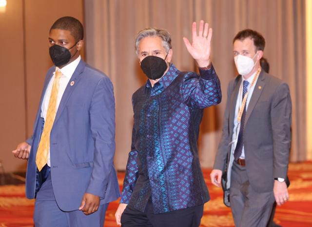 토니 블링컨 미국 국무장관이 4일(현지시간) 캄보디아 프놈펜 CICC에서 열린 아세안 외교장관회의 의장국 주재 환영 만찬에 참석하고 있다. 프놈펜=연합뉴스