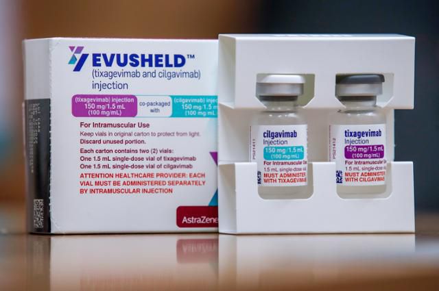 중증 면역저하자에게 투약하는 아스트라제네카의 예방용 항체주사제 이부실드가 8일 서울 용산구 순천향대서울병원에 놓여 있다. 뉴시스