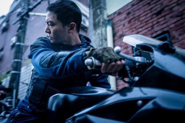 '카터'는 카터가 주어진 시간 안에 자신을 되찾고 미션을 성공시켜야만 하는 이야기를 담는다. 액션의, 액션에 의한, 액션을 위한 작품이라고 봐도 과언이 아니다. 넷플릭스 제공