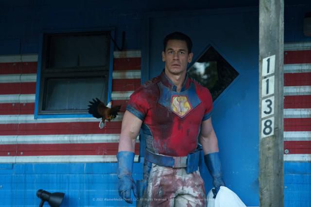 드라마 '피스메이커'는 주인공의 좌충우돌과 유머가 재미를 빚어낸다. 웨이브 제공