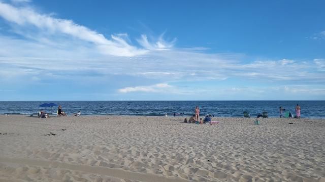 웨인스콧 해변에서 주민들이 휴식을 취하고 있습니다. 김광영 PD