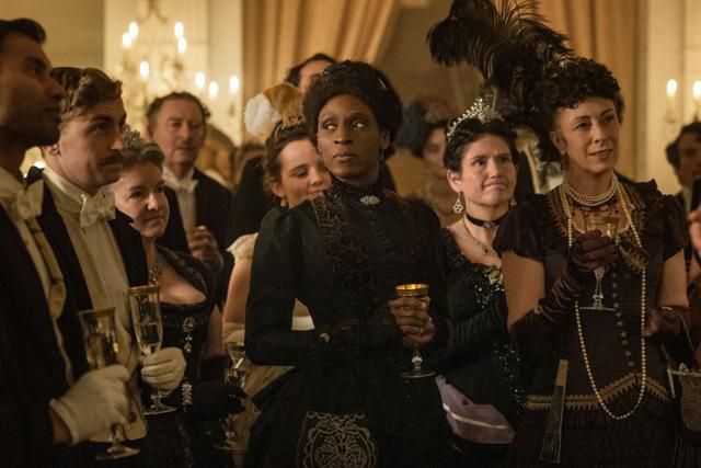 '에놀라 홈즈2'에는 다양한 인종이 등장해 반전의 묘미를 빚어내기도 한다. 넷플릭스 제공