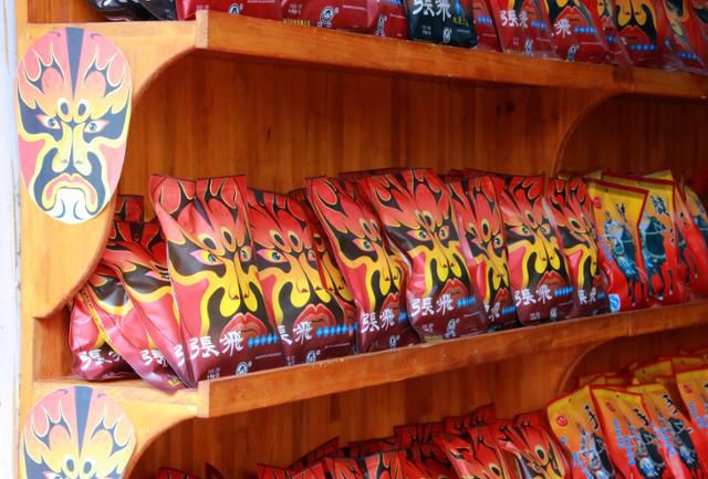 장비 가면으로 포장한 말린 소고기 브랜드. ⓒ최종명