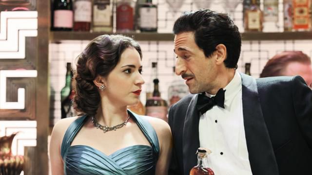 살해된 레오(오른쪽)는 오만불손하고 자기밖에 모르는 인물이다. 월트디즈니컴퍼니 코리아 제공