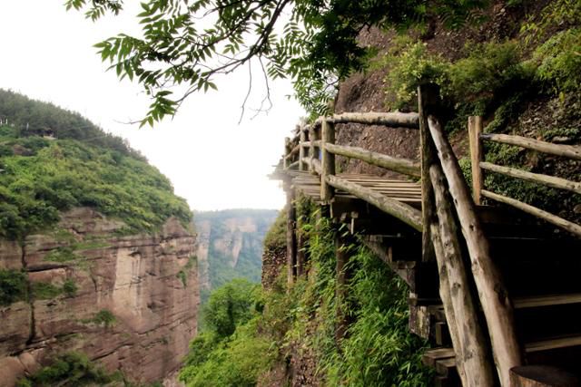 검문관 천제협의 오싹한 지그재그 잔도. ⓒ최종명