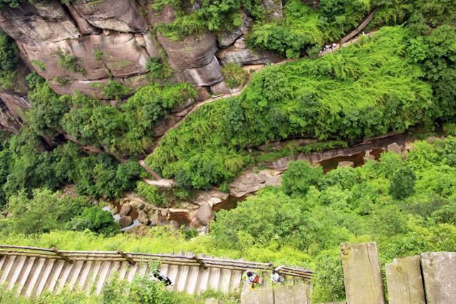 검문관 천제협으로 가는 하산 길. ⓒ최종명