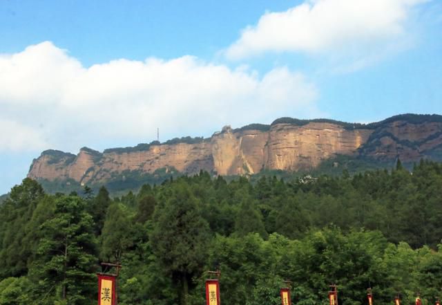 검문관 입구에서 본 대검산. ⓒ최종명