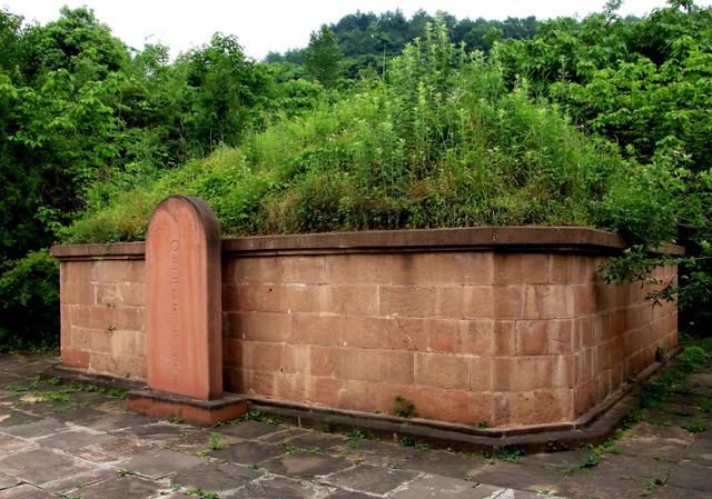 검문관에 위치한 강유의 무덤ⓒ최종명