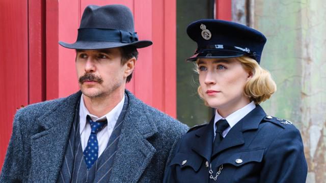 스토파드(왼쪽) 형사와 순경 스토커는 살인사건 수사에 나서나 둘은 손발을 원활하게 맞추지는 못한다. 월트디즈니컴퍼니 코리아 제공