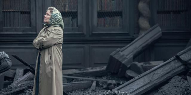 엘리자베스 2세의 자녀들은 여러 가지 이유로 결혼 생활에 실패한다. 예전 같지 않은 남편 필립공의 모습도 시름을 더한다. 넷플릭스 제공