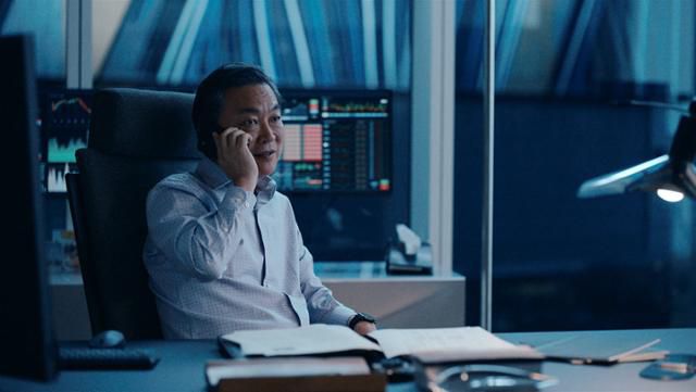 재일동포 사업가 손정의는 애덤 뉴먼의 열정적인 사업 계획에 반했던 투자자 중 한 명이었다. 애플TV플러스 제공