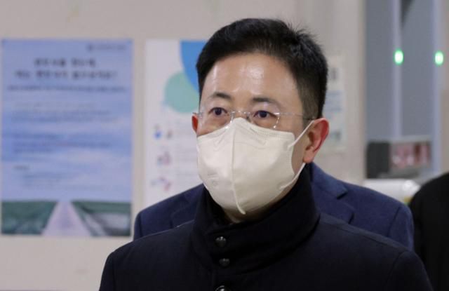 '고발사주 의혹'으로 기소된 손준성 서울고검 송무부장(전 대검 수사정보정책관)이 지난해 12월 서울 서초구 서울중앙지방법원에서 열린 공판에 출석하고 있다. 연합뉴스