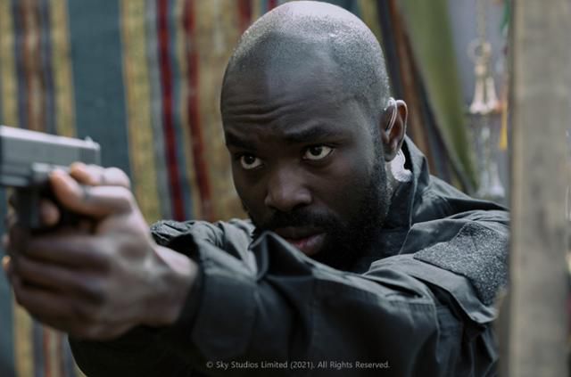 조지는 자신의 특별한 능력을 알아본 비밀 조직 '라자루스 프로젝트'에 의해 요원으로 채용되고, 사격 등 여러 훈련을 거치게 된다. 웨이브 제공