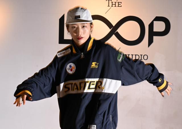 브레이킹 국가대표 전지예가 19일 경기 고양시 연습실에서 브레이킹 동작을 선보이고 있다. 고양=왕태석 선임기자