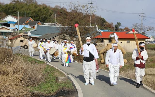 지난해 충남 부여군 세도면 가회리 홍가골에서 열린 동제인 장군제. 국립민속박물관 제공