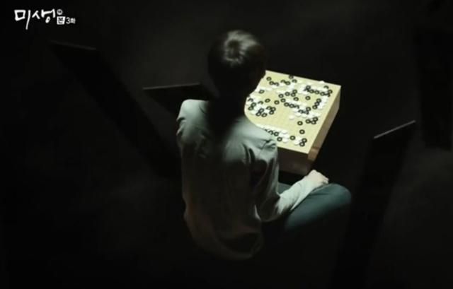 드라마 '미생' 속 장그래는 프로 바둑 기사를 꿈꾸다 좌절을 겪고 상사에 들어가 비정규직으로 일한다. tvN 방송 캡처