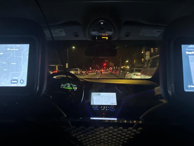 크루즈는 운전석과 보조석에 사람이 탑승하지 않는 무인 자율주행 택시다. 앞좌석과 뒷자석은 유리벽으로 막혀 있다. 샌프란시스코=이서희 특파원