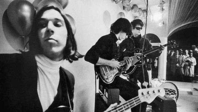 다큐멘터리 영화 '벨벳 언더그라운드'는 유명 밴드의 흥망성쇠를 되돌아보며 1960년대 후반 뉴욕의 단면을 보여준다. 애플TV플러스 제공