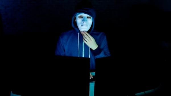 법조계에서는 생성 AI로 만든 음란물의 경우 딥페이크 처벌법이 적용되지 않을 수 있다고 지적한다. 게티이미지뱅크