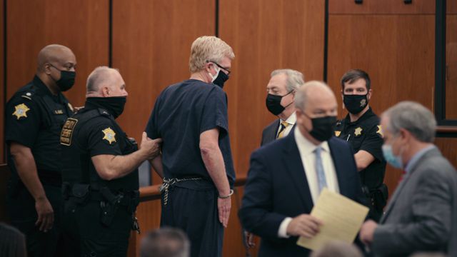 살인 증거가 발견된 이후에야 머독 가문에도 법이 적용되기 시작한다. 넷플릭스 제공