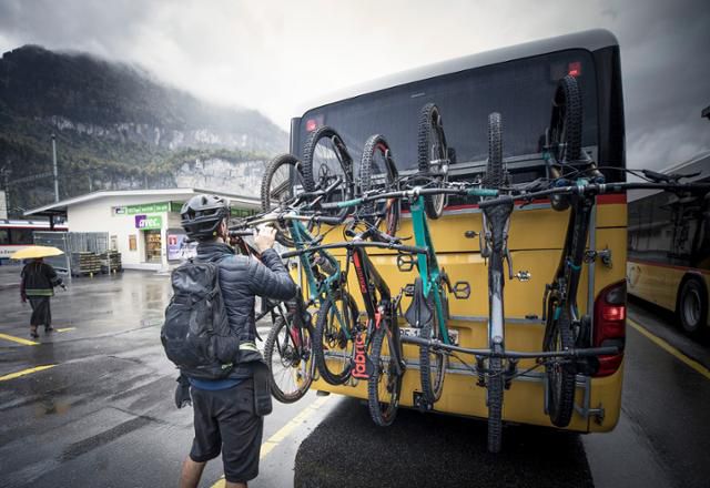 스위스의 자전거 운송 버스. 스위스관광청 제공
